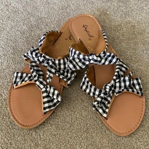 Black and white Gingham knot sandal size 7